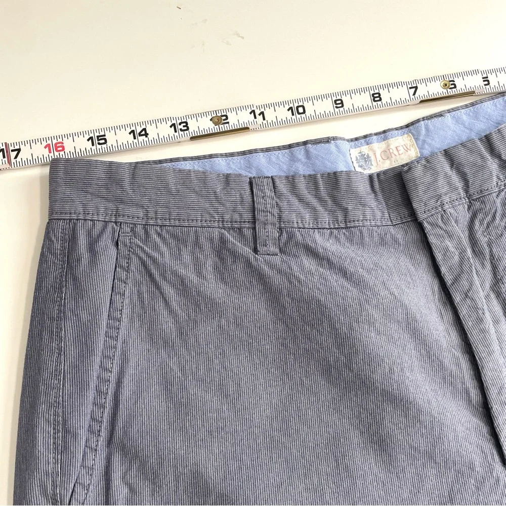 J. Crew Men’s Shorts Flat Front Blue Gray Striped 10” Inseam Size 33 100% Cotton